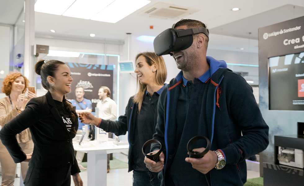 Sergio León probó la experiencia de realidad virtual