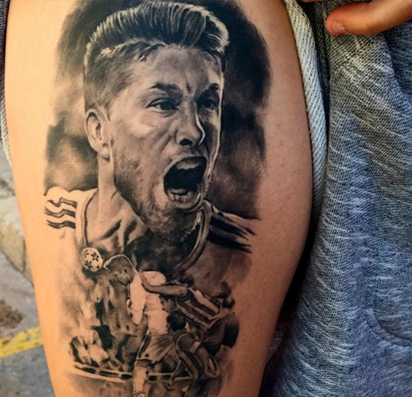 Hay aficionados que llevan su pasión por el fútol en la piel (Tatuaje de Sergio Fernández)